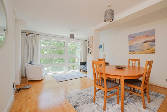 1 Bedroom Flat To Rent In Kew Bridge Road, Brentford, TW8