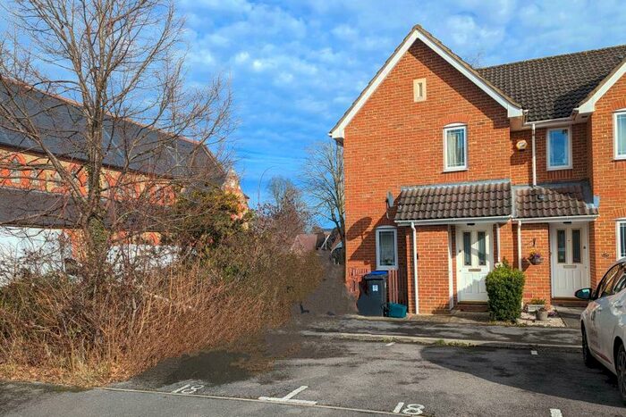 1 Bedroom End Of Terrace House To Rent In Knaphill, Woking, Surrey, GU21