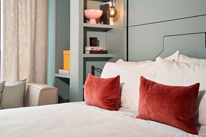 Studio To Rent In St John's Hill, London, SW11