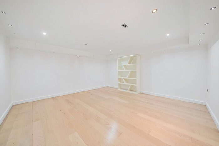 5 Bedroom Detached House For Sale In Mountview Road, Esher, KT10
