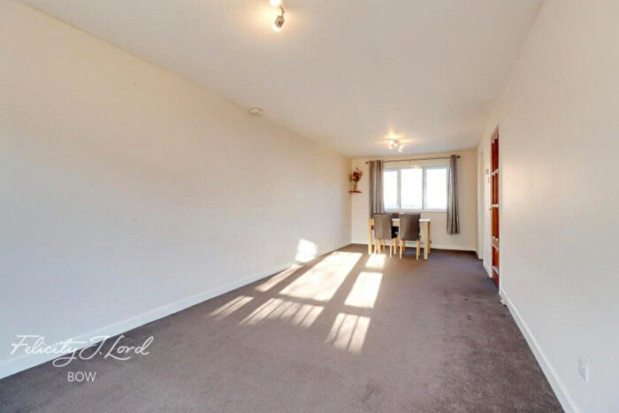 2 Bedroom Apartment To Rent In Bow Road, London, E3