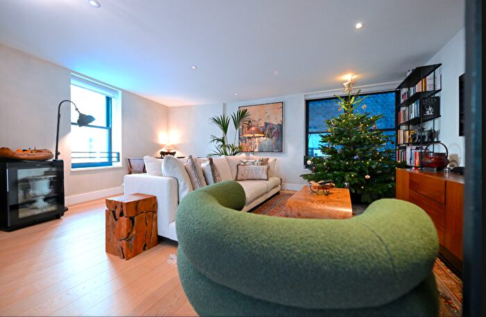 3 Bedroom Flat To Rent In Marshalsea Road, London, SE1