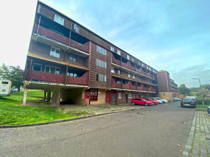 2 Bedroom Flat To Rent In Braehead Road, Kildrum, North Lanarkshire, G67