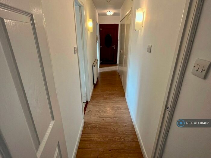 3 Bedroom Flat To Rent In Elizabethan Way, Renfrew, PA4