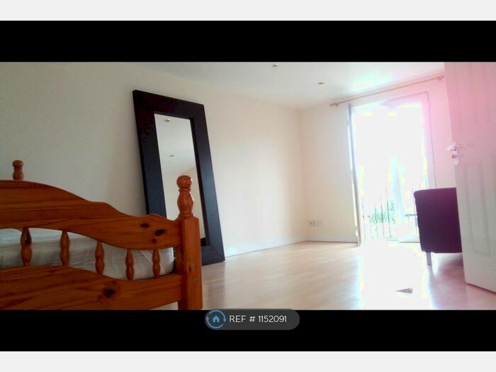 3 Bedroom Terraced House To Rent In Bounds Green, London, N22