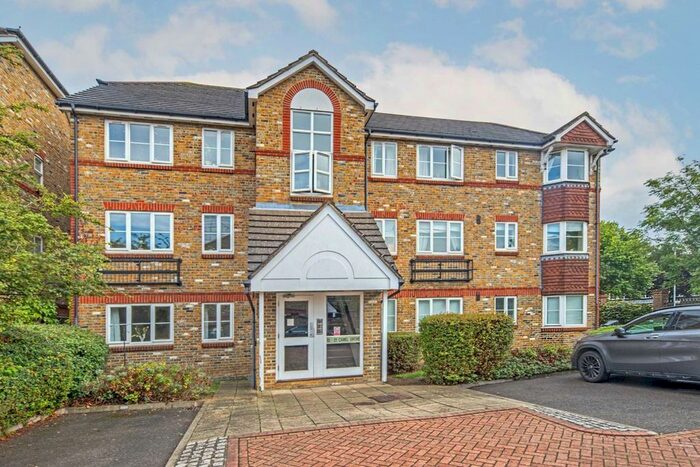 2 Bedroom Flat To Rent In Camel Grove, Kingston Upon Thames, KT2