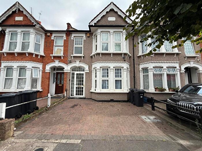3 Bedroom House For Sale In South Park Drive, Seven Kings, IG3