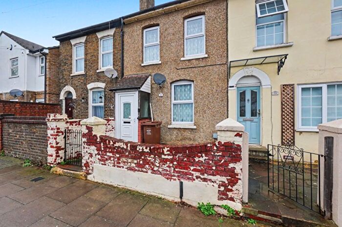 3 Bedroom Terraced House To Rent In Saunders Street, Gillingham, ME7