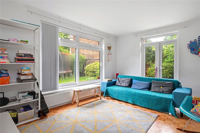 2 Bedroom Maisonette For Sale In Gore Road, London, E9