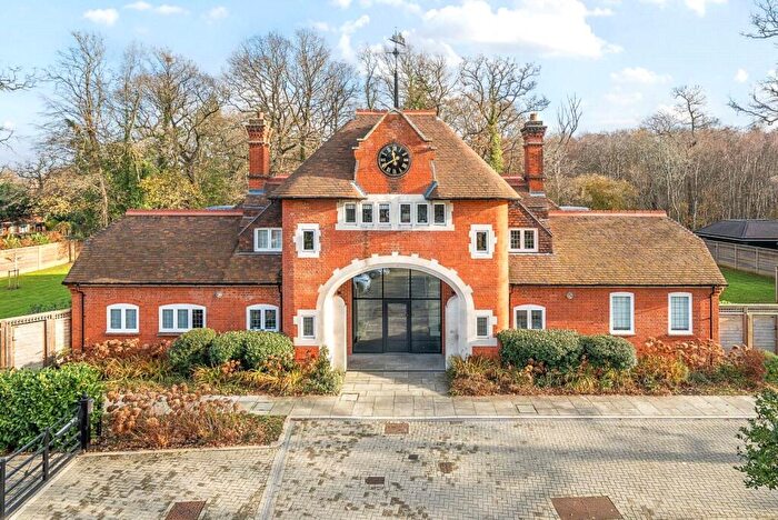 2 Bedroom Apartment For Sale In Broadoaks Park Road, West Byfleet, KT14