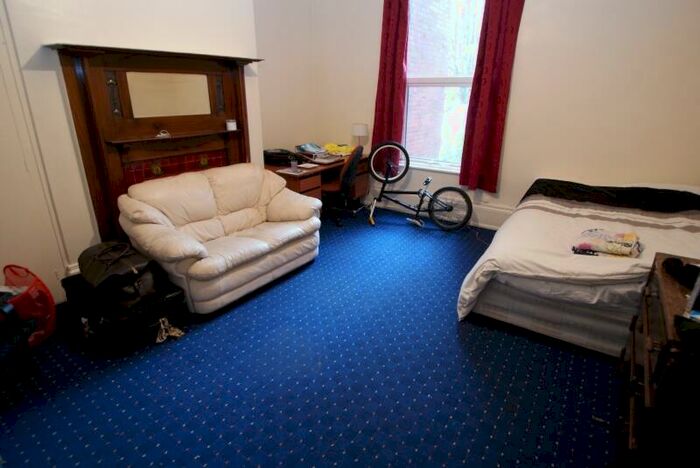 9 Bedroom Terraced House To Rent In Cardigan Road, Headingley, Leeds, LS6