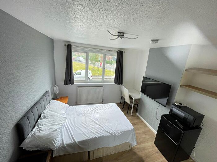 4 Bedroom Terraced House To Rent In Fortescue Road, Edgware, HA8
