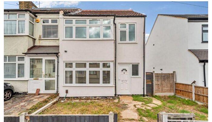 4 Bedroom Terraced House To Rent In Benets Road, Hornchurch, RM11