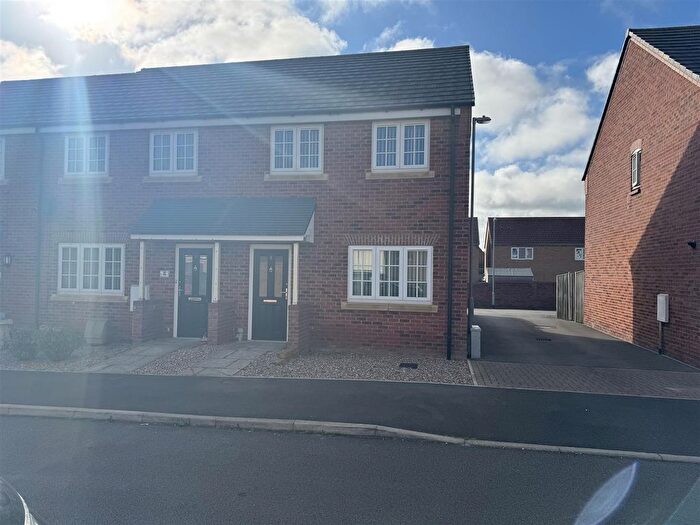 3 Bedroom Semi-Detached House To Rent In Beacon Drive, Scarborough, YO11