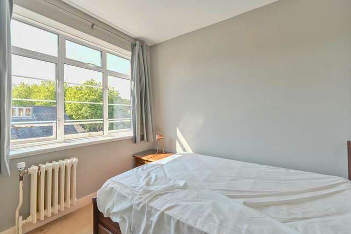 2 Bedroom Flat To Rent In North Hill, Highgate, N6