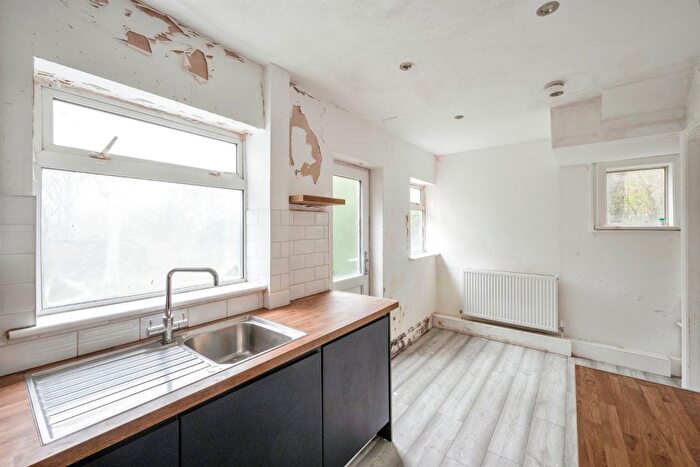 2 Bedroom Semi-Detached House For Sale In Dixon Crescent, Balby, Doncaster, DN4