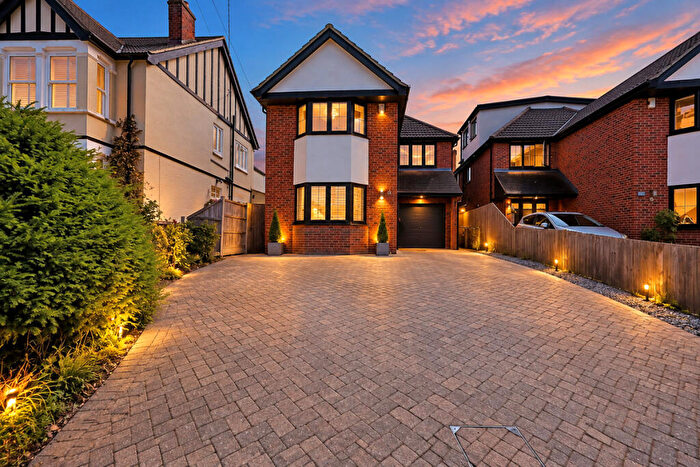 4 Bedroom Detached House For Sale In High Road, Hockley, SS5