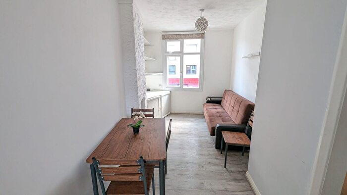 1 Bedroom Flat To Rent In King Street, London, W6