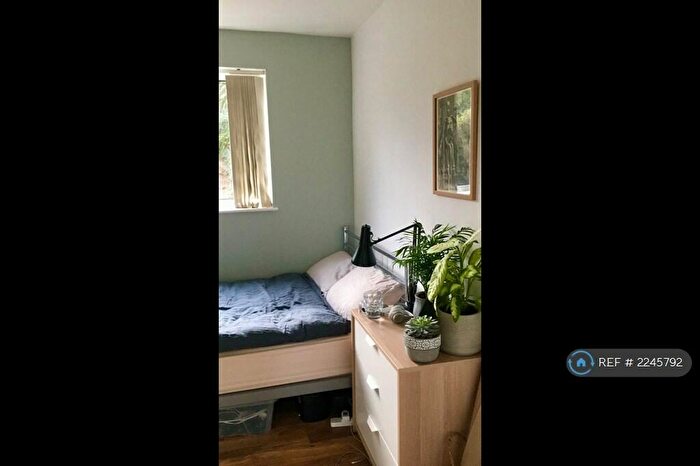 1 Bedroom Flat To Rent In Tintern Court, Manchester, M20