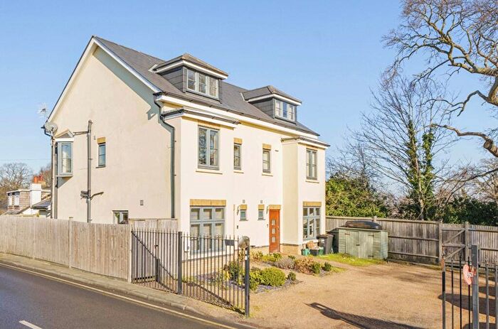 4 Bedroom Semi Detached House For Sale In Willow Walk, Orpington, Kent, BR6