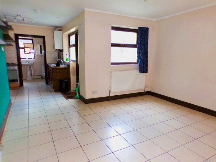 1 Bedroom Flat To Rent In Adine Road, Plaistow, London, E13