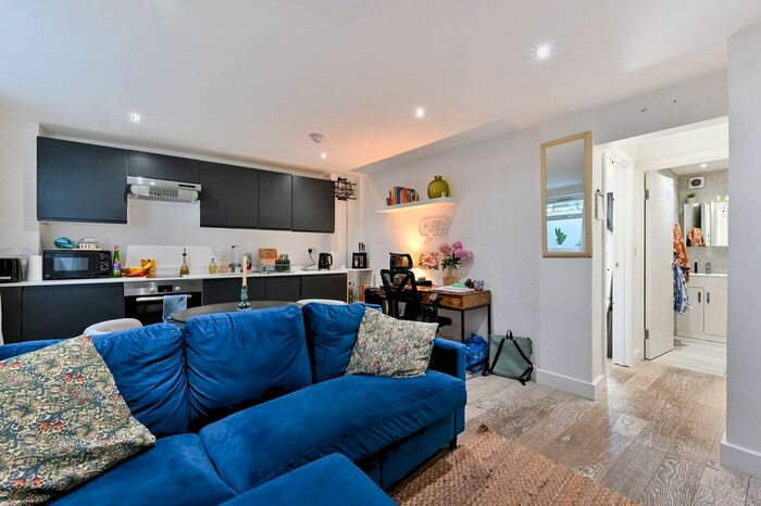 4 Bedroom Terraced House For Sale In Belfast Road, Stoke Newington, London, N16