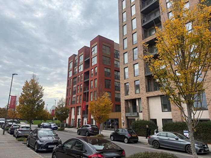 3 Bedroom Apartment To Rent In Lismore Boulevard, London, NW9