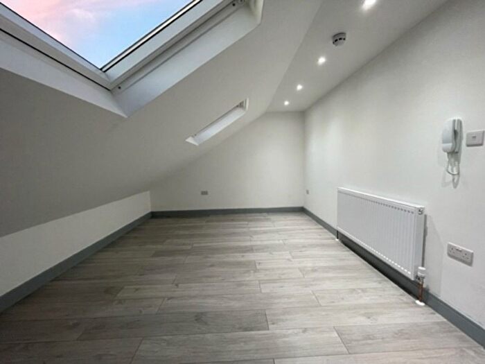 1 Bedroom Studio To Rent In Bensham Lane, Thornton Heath, CR7
