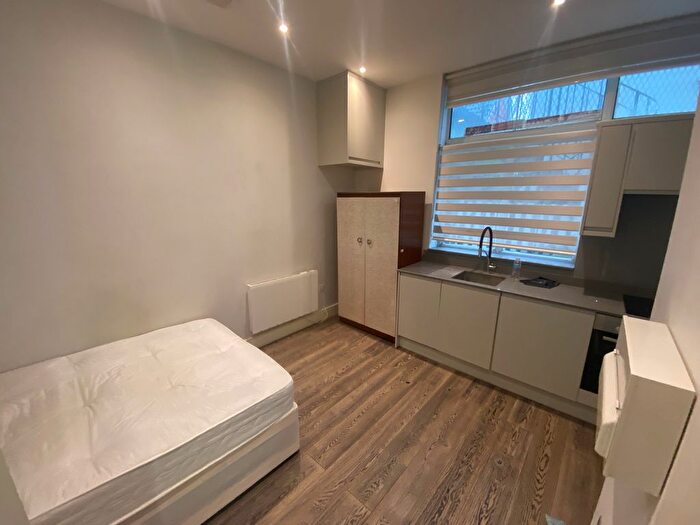 Studio To Rent In Stirling Way, Borehamwood, WD6