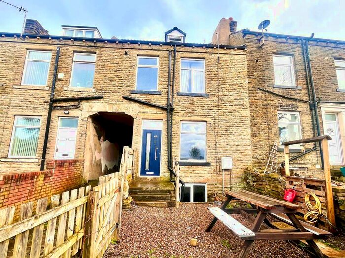2 Bedroom Terraced House To Rent In Sydenham Place, Bradford, BD3
