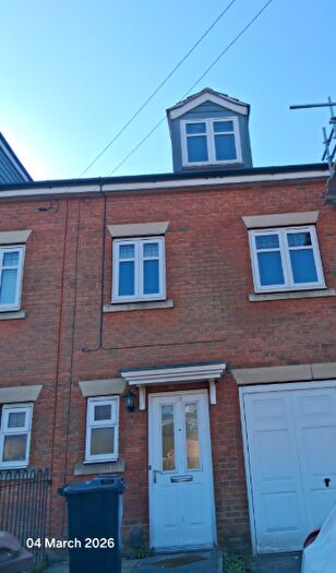 3 Bedroom Town House To Rent In Burnham Avenue, Bradford, BD4