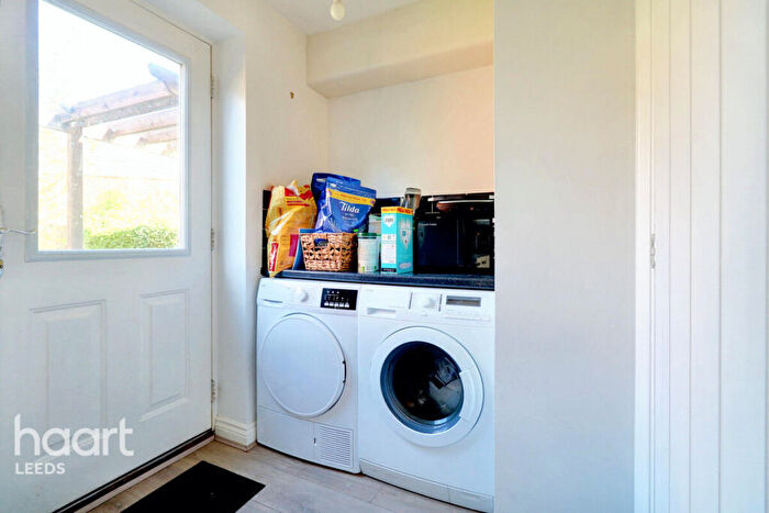 4 Bedroom Detached House For Sale In Willowdale, Leeds, LS10
