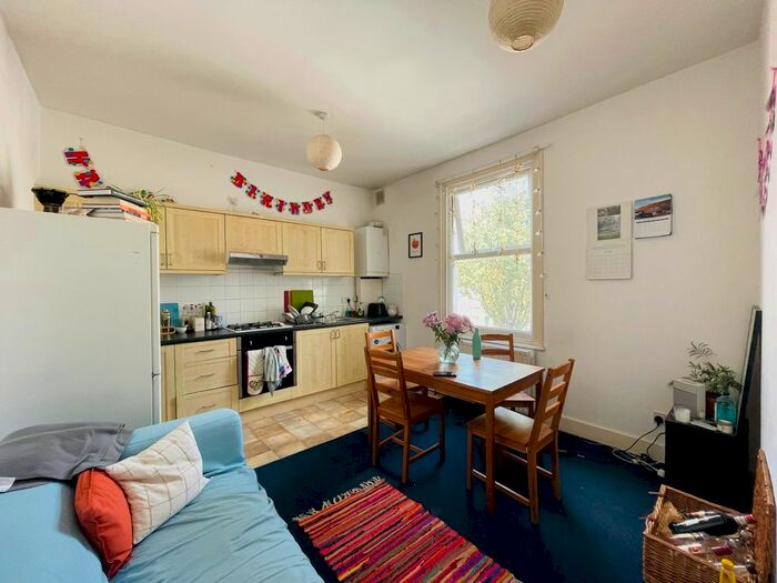 2 Bedroom Flat To Rent In Tasman Road, London, SW9