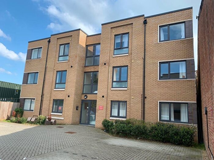 2 Bedroom Flat To Rent In West Way, Botley, OX2