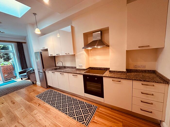 3 Bedroom Flat To Rent In Whitehall Park, London, N19