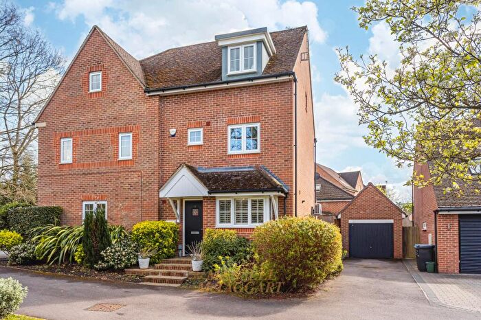 4 Bedroom Semi-Detached House For Sale In Loxfield Close, East Grinstead, RH19