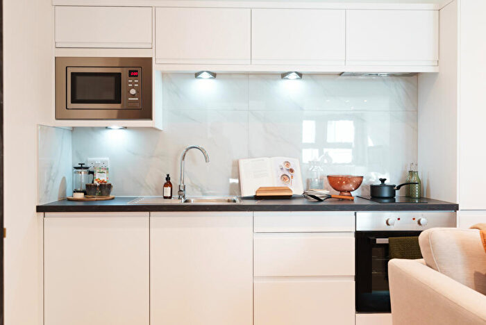 1 Bedroom Apartment To Rent In Apt, Churchill House Residence #, LS1