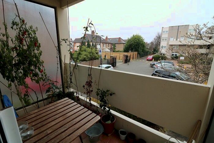 3 Bedroom Flat To Rent In Bloomsbury Close, London, W5