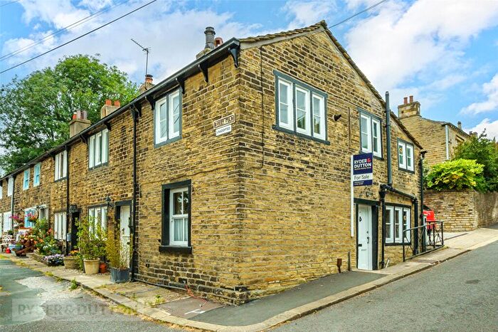 1 Bedroom Terraced House For Sale In Birkby Lodge Road, Huddersfield, West Yorkshire, HD2
