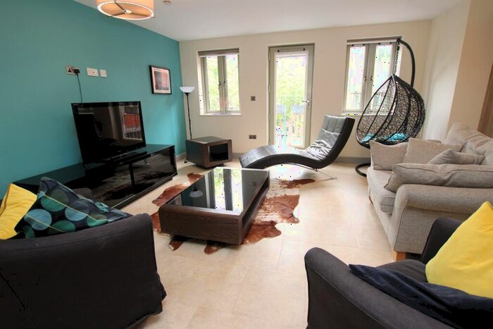 2 Bedroom Apartment To Rent In Park Edge, NG7