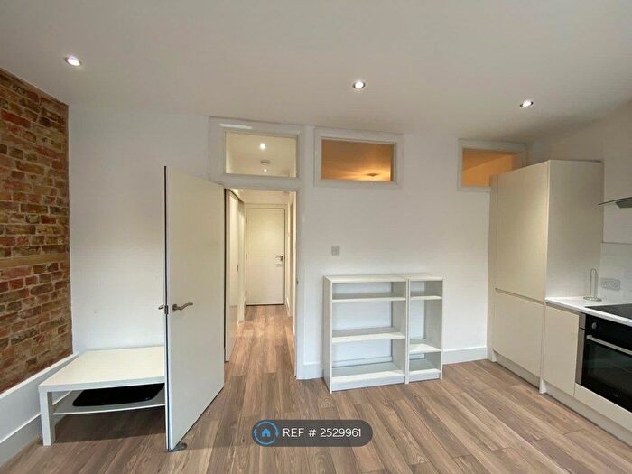 1 Bedroom Flat To Rent In New Cross Road, London, SE14