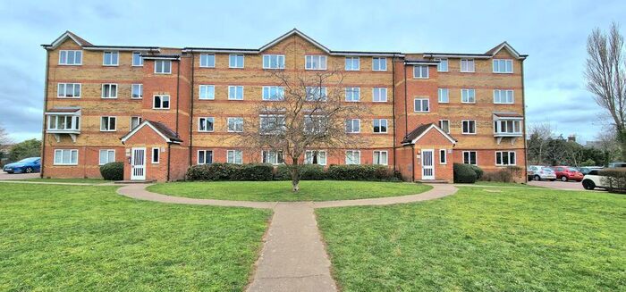 2 Bedroom Flat To Rent In Himalayan Way, Watford, WD18