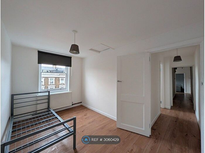 2 Bedroom Flat To Rent In Kingsland Road, London, E8
