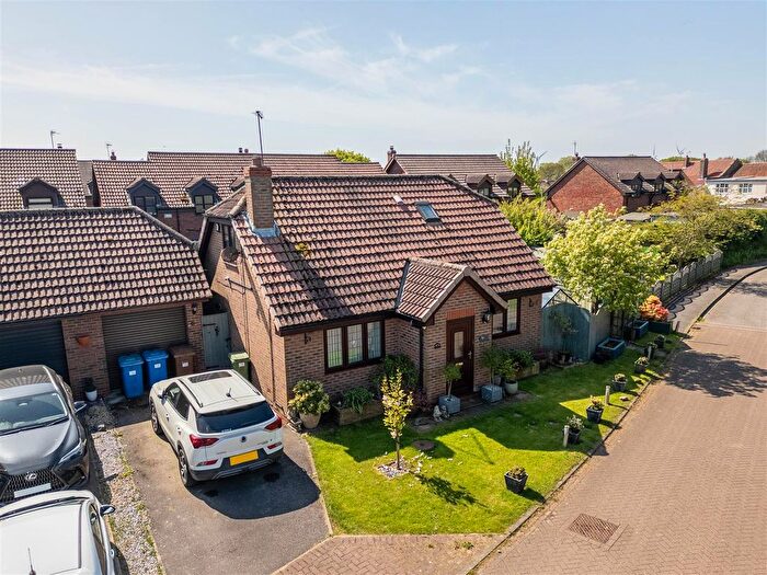 3 Bedroom Detached Bungalow For Sale In Hinch Garth, Roos, HU12