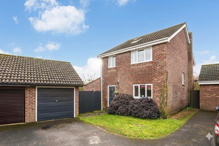 5 Bedroom Detached House For Sale In Northfield Close, Horndean, PO8