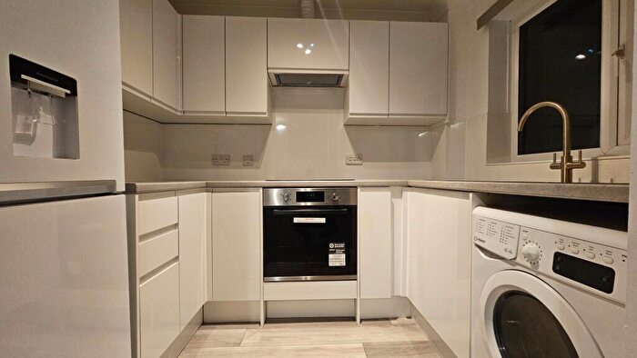 2 Bedroom Flat To Rent In Malden Road, Cheam, Sutton, SM3