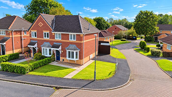 3 Bedroom Semi-Detached House For Sale In Fryer Close, Penwortham, Preston, PR1