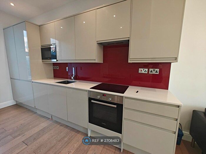 3 Bedroom Flat To Rent In Median Road, London, E5