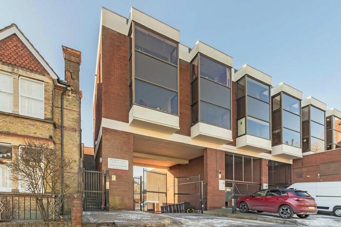 1 Bedroom Flat To Rent In Redbourne Avenue, London, N3