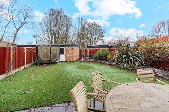 4 Bedroom Link Detached House For Sale In Lambardes, New Ash Green, DA3